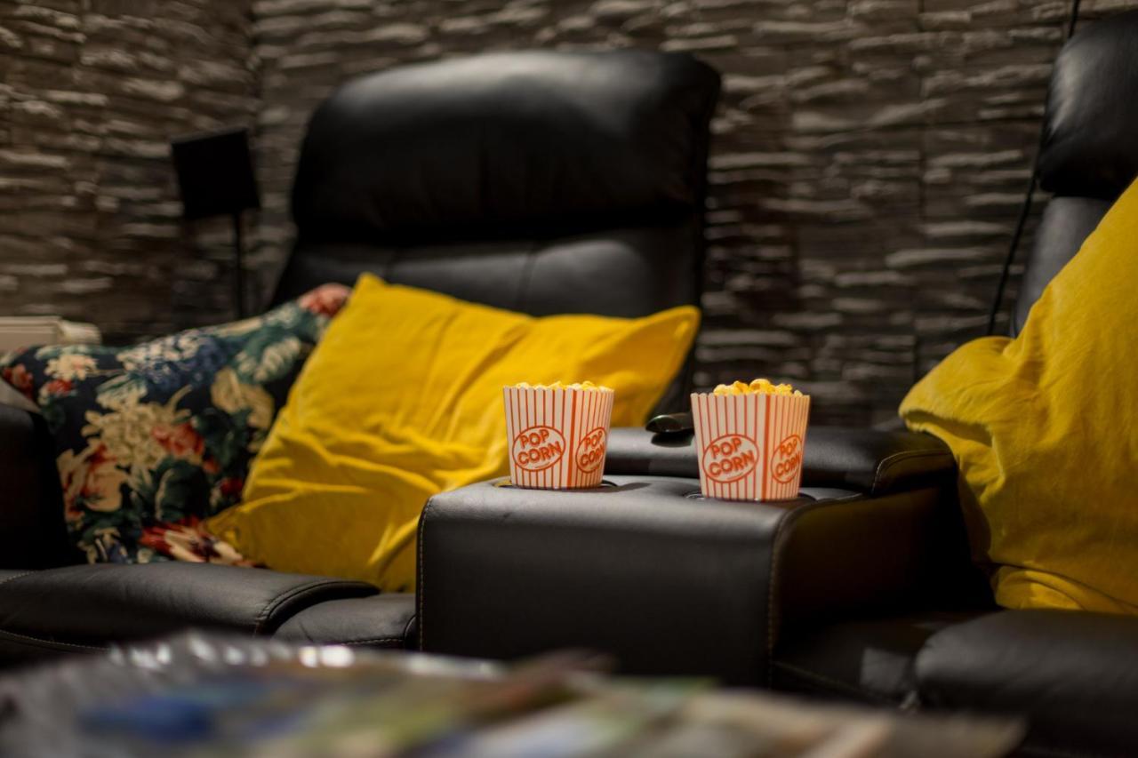 Home Cinema 카셀 외부 사진